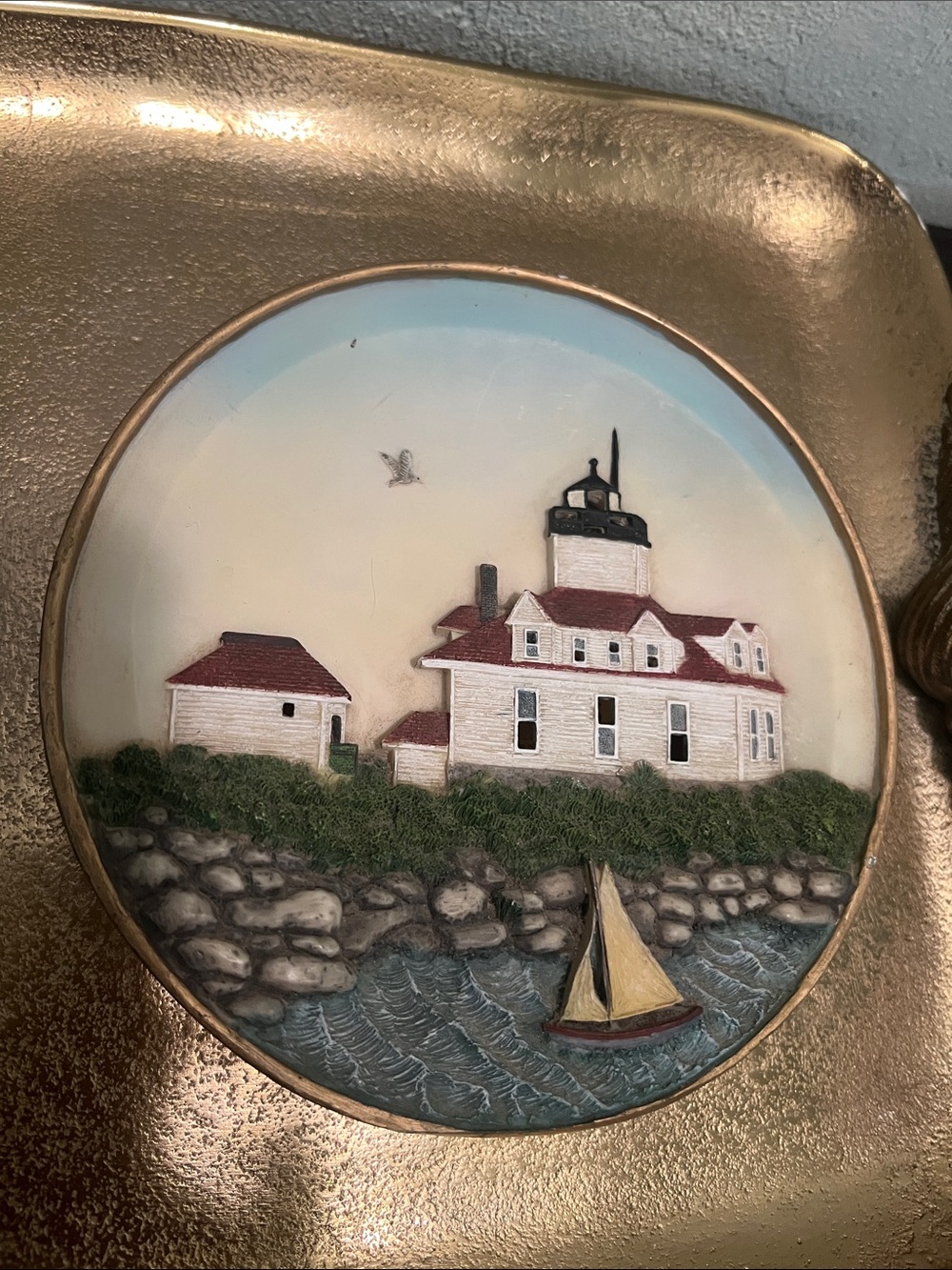 #2071* Vintage Art Egg Rock Lighthouse Ceramic Wall Plaque in White and Red - Picture 3 of 13